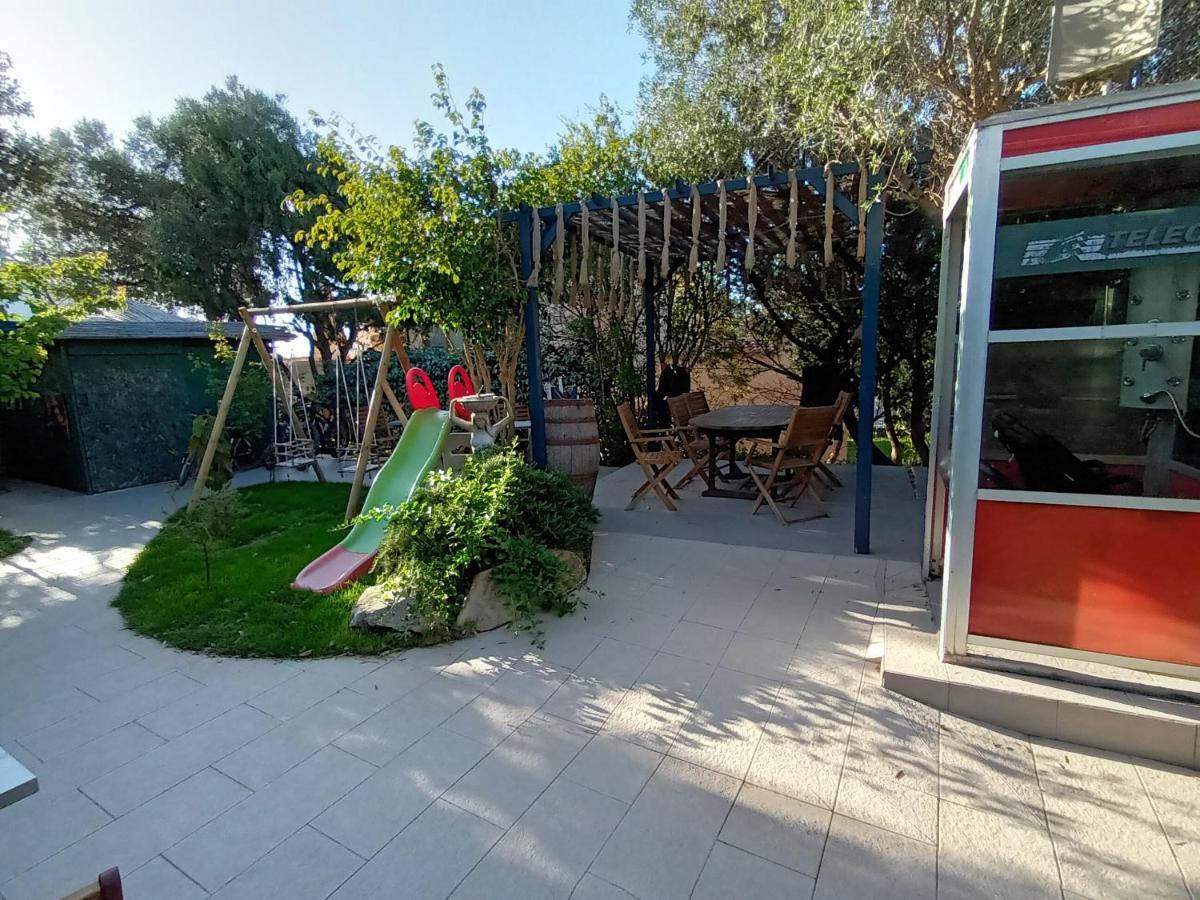 Portopollo Surfhouse Barrabisa 外观 照片