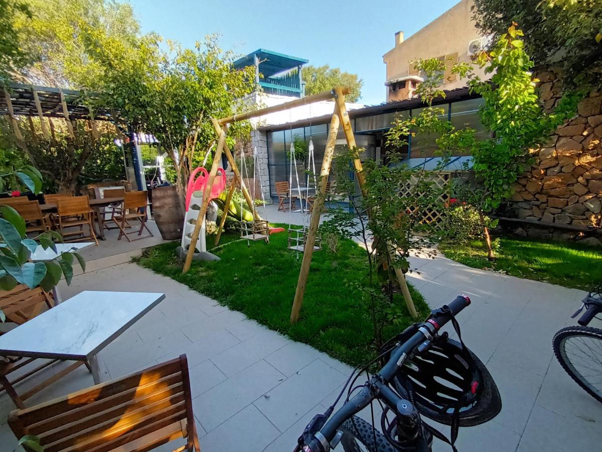 Portopollo Surfhouse Barrabisa 外观 照片